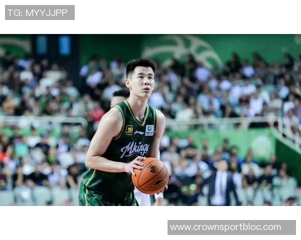 郭昊文表现出色尽管球队失利11投7中三分球命中率高达75砍下22分3篮板3助攻